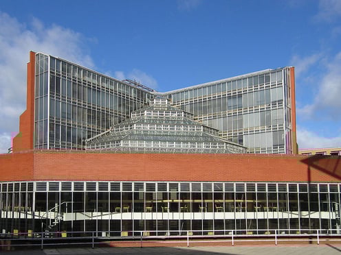 Universidad postmodernismo Carlos Llano