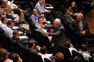 Carlos Llano en sesión