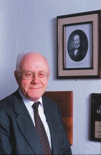 Con_trasfondo_su_Bisabuelo.jpg