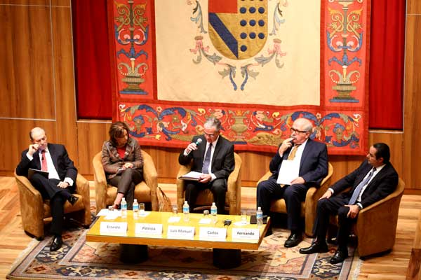 Primera-mesa-panel.jpg